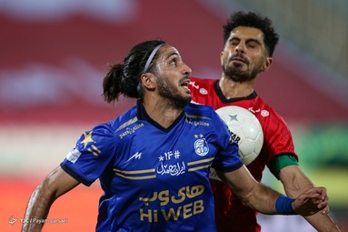 دیدار تیم‌های فوتبال پرسپولیس و استقلال در نود و ششمین بازی شهرآورد پایتخت، در مرحله یک چهارم نهایی جام حذفی