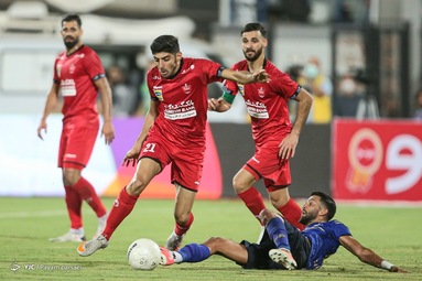 دیدار تیم‌های فوتبال پرسپولیس و استقلال در نود و ششمین بازی شهرآورد پایتخت، در مرحله یک چهارم نهایی جام حذفی
