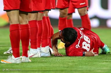 دیدار تیم‌های فوتبال پرسپولیس و استقلال در نود و ششمین بازی شهرآورد پایتخت، در مرحله یک چهارم نهایی جام حذفی