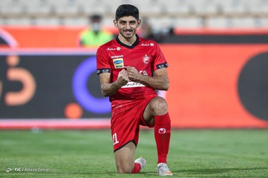 دیدار تیم‌های فوتبال پرسپولیس و استقلال در نود و ششمین بازی شهرآورد پایتخت، در مرحله یک چهارم نهایی جام حذفی