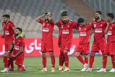 دیدار تیم‌های فوتبال پرسپولیس و استقلال در نود و ششمین بازی شهرآورد پایتخت، در مرحله یک چهارم نهایی جام حذفی