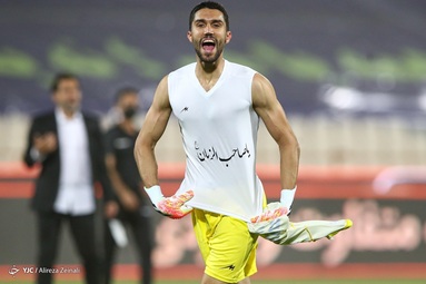 دیدار تیم‌های فوتبال پرسپولیس و استقلال در نود و ششمین بازی شهرآورد پایتخت، در مرحله یک چهارم نهایی جام حذفی