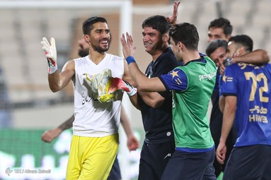 دیدار تیم‌های فوتبال پرسپولیس و استقلال در نود و ششمین بازی شهرآورد پایتخت، در مرحله یک چهارم نهایی جام حذفی