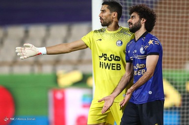 دیدار تیم‌های فوتبال پرسپولیس و استقلال در نود و ششمین بازی شهرآورد پایتخت، در مرحله یک چهارم نهایی جام حذفی