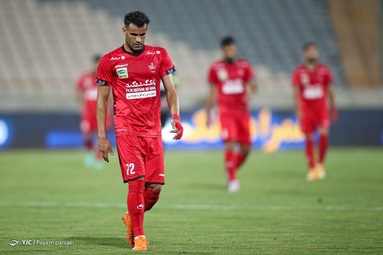 دیدار تیم‌های فوتبال پرسپولیس و استقلال در نود و ششمین بازی شهرآورد پایتخت، در مرحله یک چهارم نهایی جام حذفی