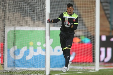 دیدار تیم‌های فوتبال پرسپولیس و استقلال در نود و ششمین بازی شهرآورد پایتخت، در مرحله یک چهارم نهایی جام حذفی