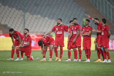 دیدار تیم‌های فوتبال پرسپولیس و استقلال در نود و ششمین بازی شهرآورد پایتخت، در مرحله یک چهارم نهایی جام حذفی
