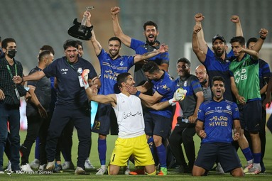 دیدار تیم‌های فوتبال پرسپولیس و استقلال در نود و ششمین بازی شهرآورد پایتخت، در مرحله یک چهارم نهایی جام حذفی