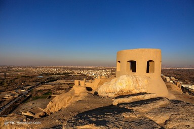 «آتشگاه» معبدی بر فراز کوه - اصفهان