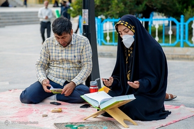 قرائت دعای پرفیض عرفه - امامزاده شاهرضا(ع) اصفهان