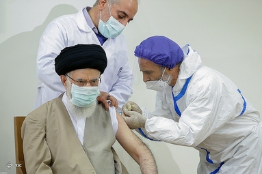 تزریق واکسن برکت به رهبر انقلاب 