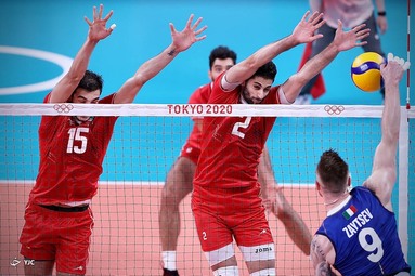 تیم ملی والیبال کشورمان در چهارمین دیدار خود در رقابت‌های المپیک ۲۰۲۰ توکیو به مصاف ایتالیا رفت.
