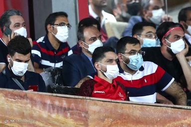 در هفته پایانی لیگ بیستم فوتبال کشور تیم‌های پیکان تهران و پرسپولیس در ورزشگاه شهر قدس به مصاف هم رفتند.
