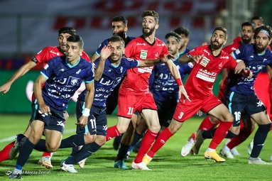 در هفته پایانی لیگ بیستم فوتبال کشور تیم‌های پیکان تهران و پرسپولیس در ورزشگاه شهر قدس به مصاف هم رفتند.