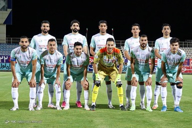 دیدار تیم‌های فوتبال تراکتور و سایپا در چارچوب هفته پایانی لیگ برتر فوتبال ورزشگاه یادگار امام تبریز برگزار شد.