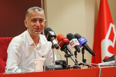 مراسم معارفه و نشست خبری فراز کمالوند، سرمربی جدید تراکتورسازی تبریز