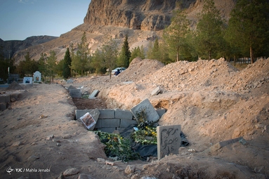 جدال قبر و طبیعت در کرمان