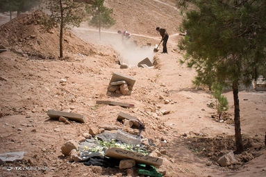 جدال قبر و طبیعت در کرمان