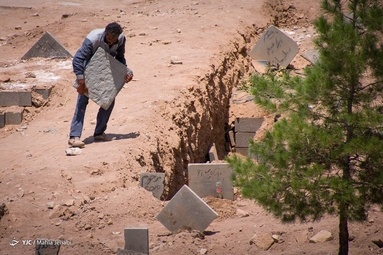 جدال قبر و طبیعت در کرمان