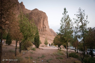 جدال قبر و طبیعت در کرمان
