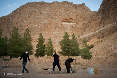 جدال قبر و طبیعت در کرمان