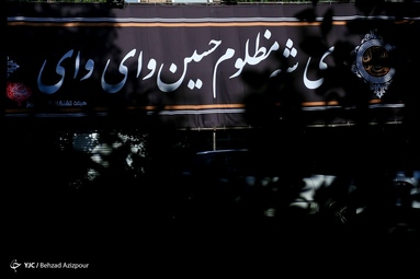 در آستانه ماه محرم خیابان ها و بازارهای شهر تبریز سیاه پوش حسین شد