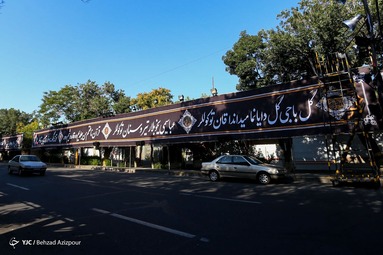 در آستانه ماه محرم خیابان ها و بازارهای شهر تبریز سیاه پوش حسین شد