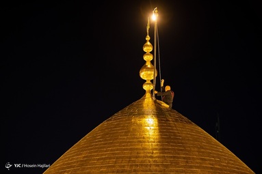 اهتزاز پرچم سیاه عزا برفراز گنبد حضرت سیدالشهدا (ع) - کربلا  معلی