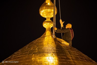 اهتزاز پرچم سیاه عزا برفراز گنبد حضرت سیدالشهدا (ع) - کربلا  معلی