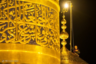 اهتزاز پرچم سیاه عزا برفراز گنبد حضرت سیدالشهدا (ع) - کربلا  معلی