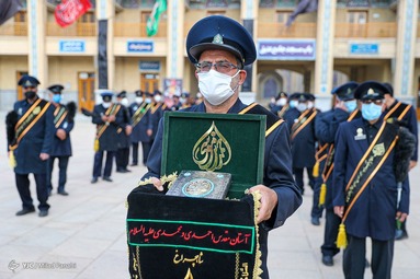 همزمان با فرارسیدن ماه محرم پرچم گنبد حرم مطهر حضرت شاهچراغ (ع) به رنگ سیاه عزا درآمد