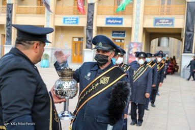 همزمان با فرارسیدن ماه محرم پرچم گنبد حرم مطهر حضرت شاهچراغ (ع) به رنگ سیاه عزا درآمد