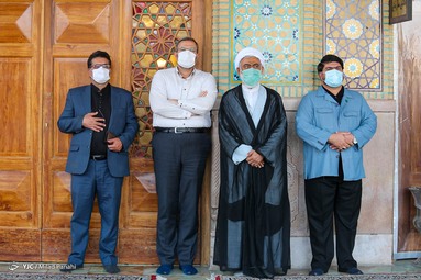 همزمان با فرارسیدن ماه محرم پرچم گنبد حرم مطهر حضرت شاهچراغ (ع) به رنگ سیاه عزا درآمد