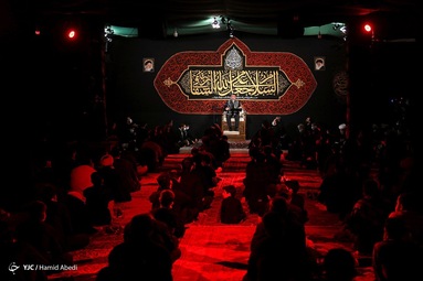 مراسم عزاداری شب اول محرم در هیئت فاطمیون قم با مداحی مهدی سلحشور و محمد جواد احمدی برگزار شد