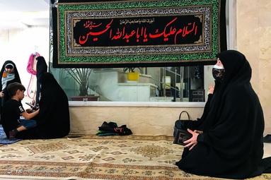مراسم عزاداری با طرح «هر کوچه شهید، یک حسینیه» در مقابل منزل شهیدرجبعلی قربانی و علی اکبر قاسم زاده - قزوین