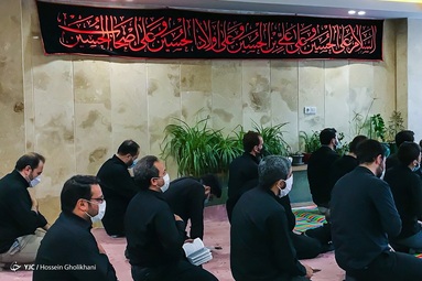 مراسم عزاداری با طرح «هر کوچه شهید، یک حسینیه» در مقابل منزل شهیدرجبعلی قربانی و علی اکبر قاسم زاده - قزوین
