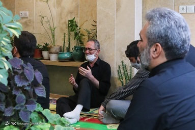 مراسم عزاداری با طرح «هر کوچه شهید، یک حسینیه» در مقابل منزل شهیدرجبعلی قربانی و علی اکبر قاسم زاده - قزوین
