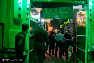 تکیه نفر آباد، اولین تکیه طهران واقع در شهر ری در زمان حکومت صفویه ساخته شد.