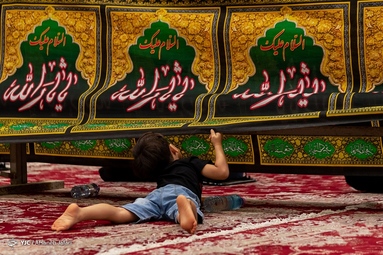 عزاداری شب هفتم محرم با رعایت موازین بهداشتی  در حسینیه عاشقان ثاراالله  - بوشهر