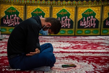 عزاداری شب هفتم محرم با رعایت موازین بهداشتی  در حسینیه عاشقان ثاراالله  - بوشهر