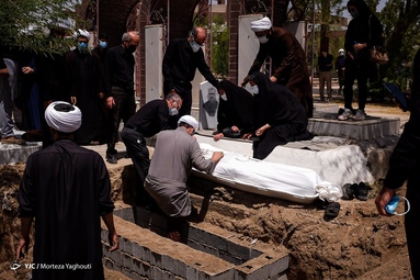 در موج پنجم کرونا در ایران آمار مبتلایان روزانه از ۳۶ هزار نفر و کشته شدگان از 600 نفر گذشت