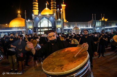 مراسم سنتی «مشق شمشیر» توسط نجفی‌های مقیم قم از حسینیه نجفی ها  تا حرم حضرت فاطمه معصومه(س)