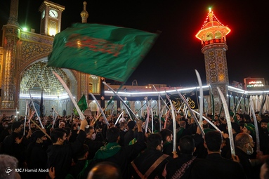 مراسم سنتی «مشق شمشیر» توسط نجفی‌های مقیم قم از حسینیه نجفی ها  تا حرم حضرت فاطمه معصومه(س)