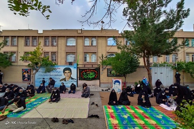 احیای یک سنت قدیمی عزاداری امام حسین (ع) در مقابل منزل شهدا با عنوان «هر کوچه شهید، یک حسینیه» - قزوین