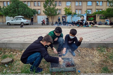 احیای یک سنت قدیمی عزاداری امام حسین (ع) در مقابل منزل شهدا با عنوان «هر کوچه شهید، یک حسینیه» - قزوین