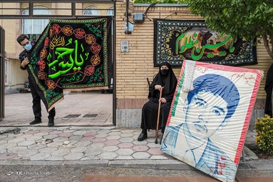 احیای یک سنت قدیمی عزاداری امام حسین (ع) در مقابل منزل شهدا با عنوان «هر کوچه شهید، یک حسینیه» - قزوین