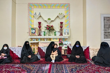 احیای یک سنت قدیمی عزاداری امام حسین (ع) در مقابل منزل شهدا با عنوان «هر کوچه شهید، یک حسینیه» - قزوین