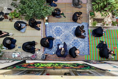 احیای یک سنت قدیمی عزاداری امام حسین (ع) در مقابل منزل شهدا با عنوان «هر کوچه شهید، یک حسینیه» - قزوین