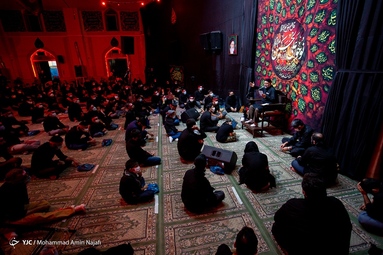 مراسم عزاداری شب هشتم محرم درحسینیه امام خمینی (ره) - همدان