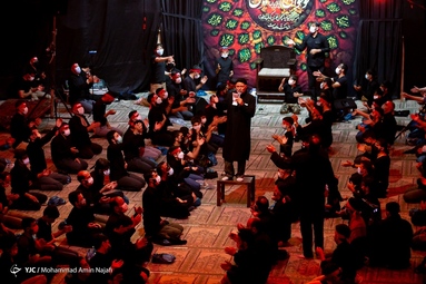 مراسم عزاداری شب هشتم محرم درحسینیه امام خمینی (ره) - همدان